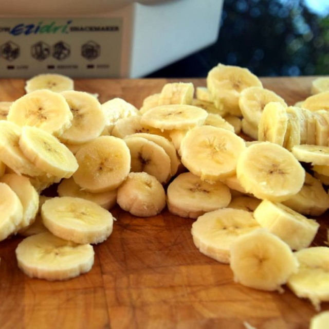 Vacuum Fried Banana Chips – Crispy, Low Oil, Natural & Healthy | Vietnam Exporter & Trusted Wholesale Supplier - Image 2