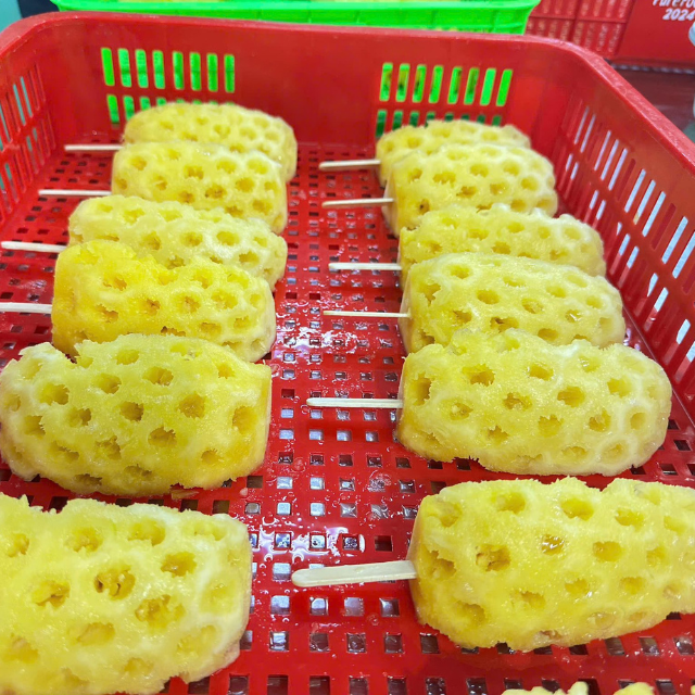 IQF PINEAPPLE HALVES FROM VIETNAM - Image 2